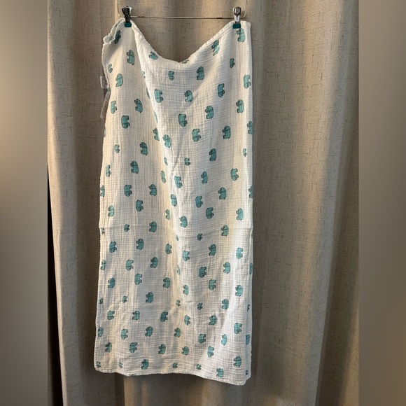 Aden + Anais Blue and White Elephants Baby Muslin Blanket 100% Cotton. 45” x 42” - Picture 3 of 5